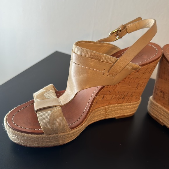 Coach women sandal size 6 tan color - Picture 11 of 11